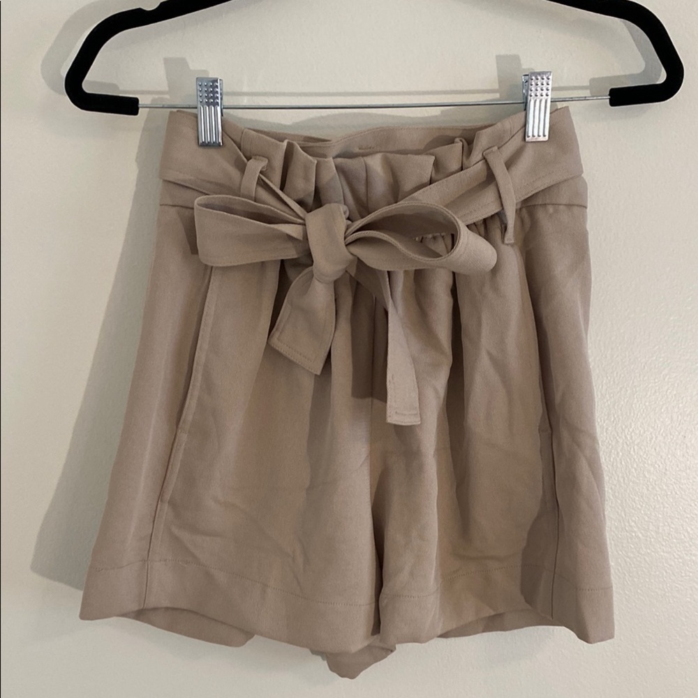 Aritzia Wilfred Paperbag Short High-waisted Khaki Tied Waist Size 4